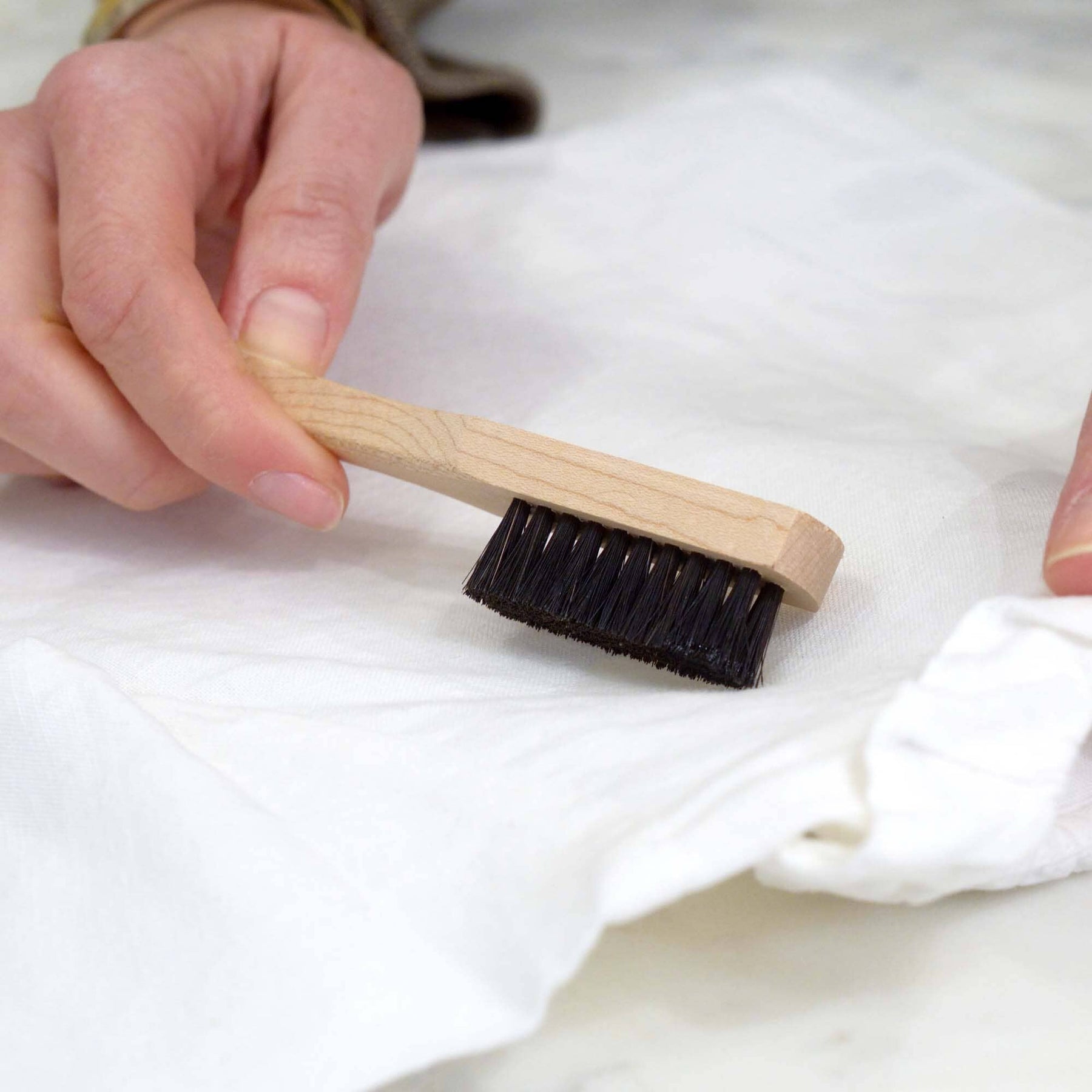 How to Clean Wood Stain From Brushes